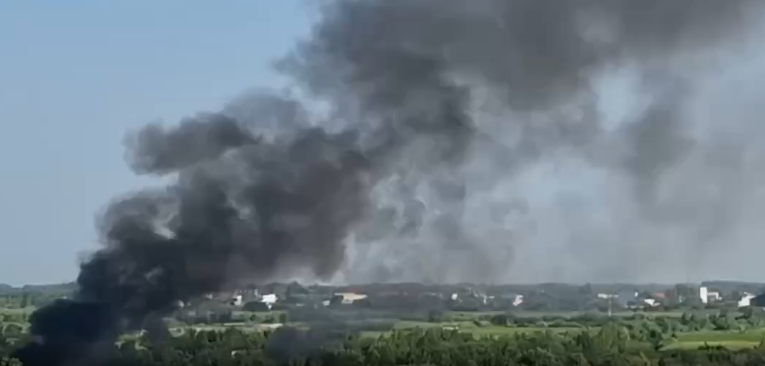 آتشسوزی گسترده در اطراف فرودگاه رشت؛ ستون دود در آسمان شهر