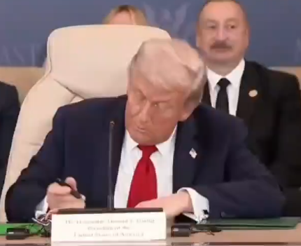 و بالاخره لحظه تاریخی: رهبران جهان در جریان اجلاس شرمالشیخ، توافق صلح غزه را بدون حضور جمهوری اسلامی امضا کردند.