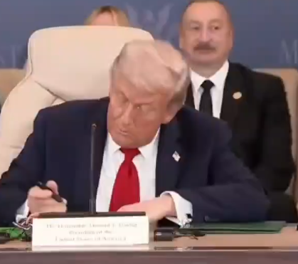 و بالاخره لحظه تاریخی: رهبران جهان در جریان اجلاس شرمالشیخ، توافق صلح غزه را بدون حضور جمهوری اسلامی امضا کردند